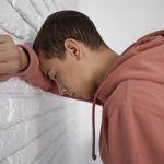Проблемы подростков с наркозависимостью: причины и признаки